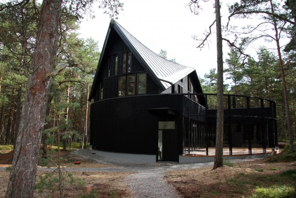 Konkursi ''Aasta Puitehitis 2013'' võitja on ÖÖ-ÖÖ arhitektide projekteeritud rannamaja Laulasmaal