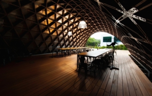 Vineeri eripreemia kategoorias oli üks põnevamaid nominente Eesti arhitektide Andres Sevtsuki ja Raul Kalvo vineerist paviljon Singapuris, mis valmis sealsete arhitektuuritudengite õppetööna