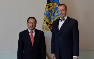 Vietnami Sotsialistliku Vabariigi suursaadik Bui Van Khoa ja president Toomas Hendrik Ilves