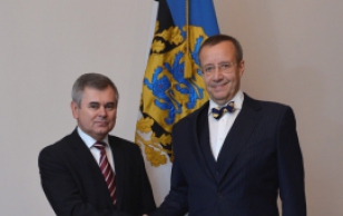 Slovaki Vabariigi suursaadik Juraj Podhorský ja president Toomas Hendrik Ilves
