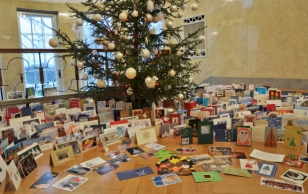 Некоторые из присланных президенту рождественских открыток