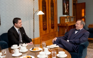 Sloveenia Vabariigi suursaadik Tone Kajzer ja president Toomas Hendrik Ilves