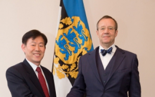 Korea Vabariigi suursaadik Chang Dong-hee ja president Toomas Hendrik Ilves