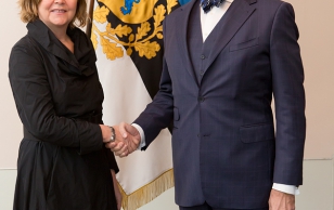Islandi Vabariigi suursaadik Kristίn Aðalbjörg Árnadóttir ja president Toomas Hendrik Ilves