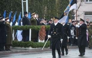 Kaitseväe paraad Pärnu Keskväljakul.