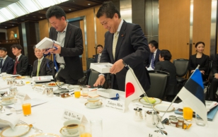 President Toomas Hendrik Ilves kohtus Jaapani Uue Majanduse Kojas innovatiivsete ettevõtjatega