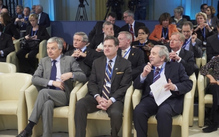 President Toomas Hendrik Ilves esines Brüsseli Foorumi avapaneelis koos Itaalia välisministri Federica Mogherini ja Goldman Sachsi analüütiku Robert Zoellichiga