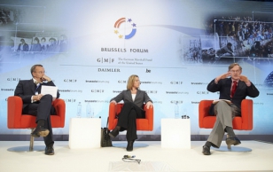 President Toomas Hendrik Ilves esines Brüsseli Foorumi avapaneelis koos Itaalia välisministri Federica Mogherini ja Goldman Sachsi analüütiku Robert Zoellichiga