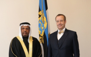 Araabia Ühendemiraatide suursaadik Jumaa Mubarak Al Junaibi ja president Toomas Hendrik Ilves