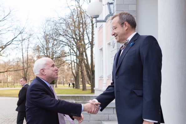 Ameerika Ühendriikide senaator John McCain ja president Toomas Hendrik Ilves