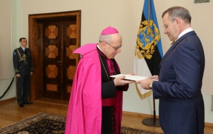 Apostellik nuntsius peapiiskop Pedro López Quintana ja president Toomas Hendrik Ilves