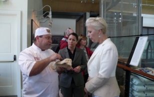 Evelin Ilves külastas ka Bistro Boudin pagarikoda, kus tehakse traditsioonilist San Francisco juuretisega kääritatud leiba