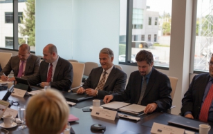 President Toomas Hendrik Ilves kohtus Räniorus Microsofti juhtidega, et arutada e-valitsemise ning e-teenuste tulevikku. Pildil Microsofti juhatuse liige Helmut Panke.