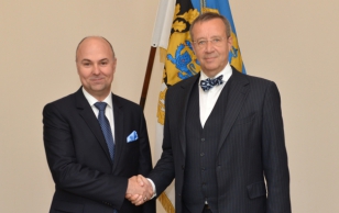 Poola suursaadik Robert Filipczak ja president Toomas Hendrik Ilves