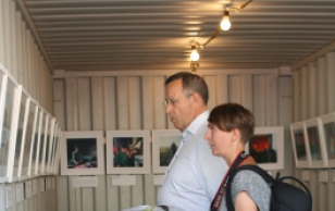 President Toomas Hendrik Ilves külastas New Yorgis fotofestivali Photoville