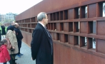 President Toomas Hendrik Ilves Berliini müüri langemise 25. aastapäeva eel Berliini müüri mälestusmärgi juures