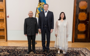 India Vabariigi suursaadik Ashok Kumar Sharma abikaasaga ning presidentToomas Hendrik Ilves