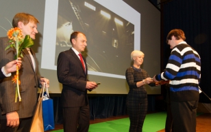 Evelin Ilves awards winners of the Virumaa photographic competition in Jõhvi