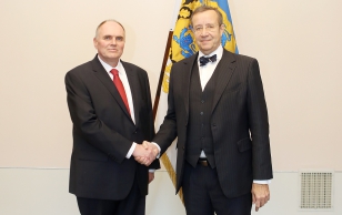 Ungari suursaadik Kristóf Forrai ja president Toomas Hendrik Ilves