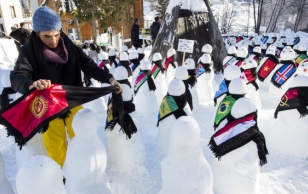 And where would Davos be without snowmen? In this case 193 with national flags. The group Action 2015 wants to highlight the need for the world's richest to do more about poverty, growing inequality and climate change.