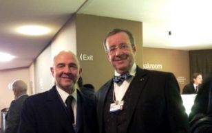 President Toomas Hendrik Ilves koos Euroopa Komisjoni majandus- ja rahandusvoliniku Pierre Moscoviciga.