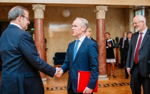 President Toomas Hendrik Ilves kohtus Norra innovatsiooniministi Jan Tore Sanneriga, kellega räägiti riikide koostöö võimalustest digiajastu Euroopas. Eesti ja Norra on mõlemad edukad e-riigid, kel on osalt sarnased lahendused ja väljakutsed.