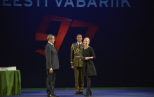 Valgetähe IV klass. Celia Kuningas-Saagpakk – praegune Eesti suursaadik Itaalias, kes on ligi kaks aastakümmet töötanud meie välisteenistuses ning andis silmapaistva panuse Eesti välis- ja julgeolekupoliitikasse kiiresti muutuvatel aastatel 2013-2014.