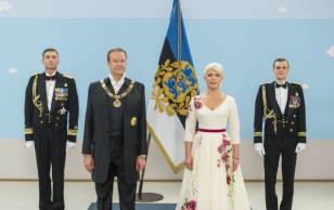 Vabariigi Presidendi Toomas Hendrik Ilvese ja Evelin Ilvese paraadpilt.