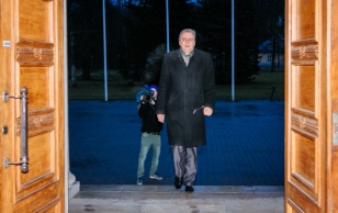 President Toomas Hendrik Ilves alustas Riigikogu valimiste järgseid kohtumisi parlamenti valitud erakondade esindajatega. Kohtumine Vabaerakonna esimehe Andres Herkeliga.