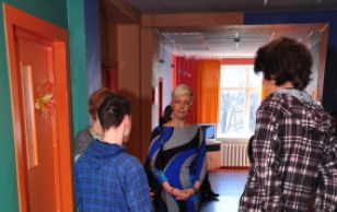 Evelin Ilves külastas täna Tallinna Tondi Põhikooli, mis on vabariigi suurim erivajadustega lastele mõeldud kool.