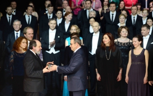 Rahvusvahelisel teatripäeval andis president Toomas Hendrik Ilves Estonia teatris üle 2014. aasta lavastuse auhinna, mille sai Theatrumi ''Joobnud'' (autor Ivan Võrõpajev).
