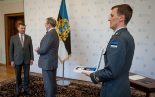 President Toomas Hendrik Ilves kohtus Kadriorus Euroopa Komisjoni asepresidendi Andrus Ansipiga ja andis talle üle Riigivapi II klassi teenetemärgi, tunnustades Andrus Ansipi tegevust Eesti peaministrina aastail 2005-2014.