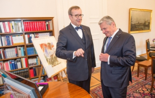 Kohtumine Saksamaa Liitvabariigi presidendi Joachim Gauckiga. Kingituste vahetamine.