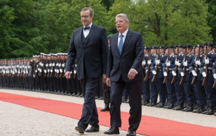 Kohtumine Saksamaa Liitvabariigi presidendi Joachim Gauckiga. Vahtkonna inspekteerimine ametlikul tervitustseremoonial.