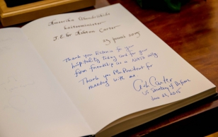 President Toomas Hendrik Ilves kohtus USA kaitseministri Ashton Carteriga.