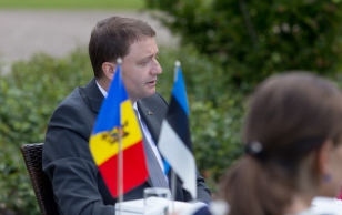 Maarjamaa Risti I klassi teenetemärgi üleandmine Moldova suursaadikule.