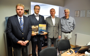 Piimatööstusettevõtte Saaremaa Delifood OÜ külastus. Kohtumise juures oli ka Saaremaa Piimatööstuse juhatuse esimees.