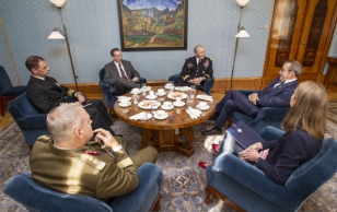 President Toomas Hendrik Ilves kohtus Kadriorus Ameerika Ühendriikide staabiülemate komitee esimehe kindral Martin Dempsey'ga.