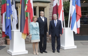 Arraiolose grupi 11 riigipea, nende seas president Ilves, arutelud Saksamaal. Pildil koos Saksamaa presidendi Joachim Gaucki ja tema elukaaslase Daniela Schadt'iga.