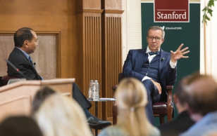 President Toomas Hendrik Ilves ja politoloog Francis Fukuyama arutlesid Stanfordi Ülikoolis infotehnoloogia tuleviku üle.