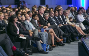 President Toomas Hendrik Ilves osales Maailma Majandusfoorumi korraldatud globaalsetele teemadele keskenduvate nõukogude iga-aastasel kogunemisel. Pildil tööstuse digiteerimise teemaline avalik diskussioon.
