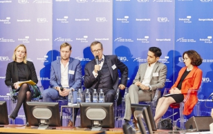 President Toomas Hendrik Ilves esines Brüsselis mõttekoja Friends of Europe kõrgetasemelise seminari digiühiskonna teemalises paneelis.
