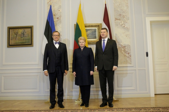 President Toomas Hendrik Ilves, Leedu riigipea Dalia Grybauskaitėga ja Läti president Raimonds Vējonis.