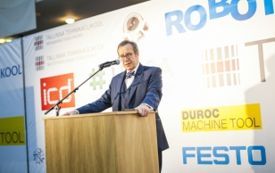 Tallinnas algas Euroopa suurima robotivõistluse tiitlit endale haarav Robotex, kuhu on registreerunud 1422 robotiehitajat 15 riigist ühtekokku 657 robotiga. President Toomas Hendrik Ilvese tervituskõne võistlejatele.