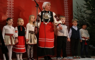 Kultuuripealinna lõpuüritus Obinitsa külakeskuses. Obinitsa lasteaialaste laul.