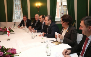 President Toomas Hendrik Ilves kohtus Müncheni julgeolekukonverentsi raames Gruusia peaministri Giorgi Kvirikašviliga.