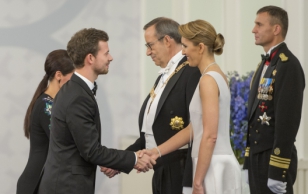 Vabariigi Presidendi noore kultuuritegelase preemia laureaat Jalmar Vabarna ja proua Sandra Sillamaa.
