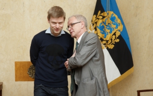 Kommunikatsiooniekspert Daniel Vaarik ja Riigikogu esimees Eiki Nestor.