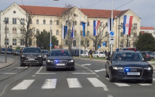 Delegatsioon sõitmas Zagrebi Ülikooli, kus president Toomas Hendrik Ilves pidas loengu teemal ''Euroopa ristteel''.