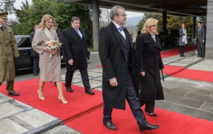 Official welcome ceremony in front of the Office of the President of Croatia.
